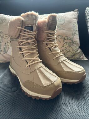 NWOB: WMS Ozark Trail winter boots size 9